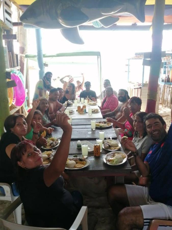 A Orilla Del Mar En Baru Hostel Cartagena Bagian luar foto