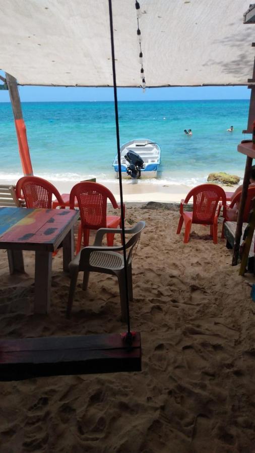 A Orilla Del Mar En Baru Hostel Cartagena Bagian luar foto