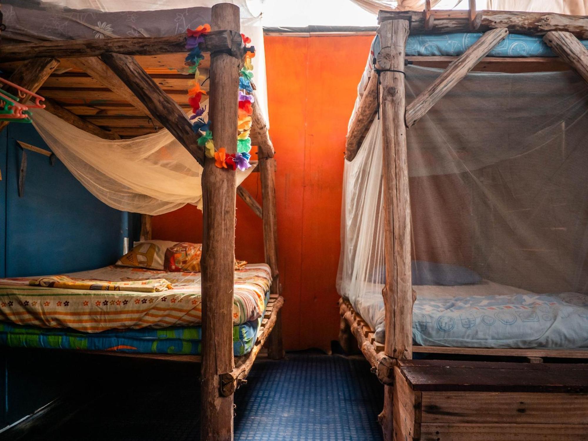 A Orilla Del Mar En Baru Hostel Cartagena Bagian luar foto