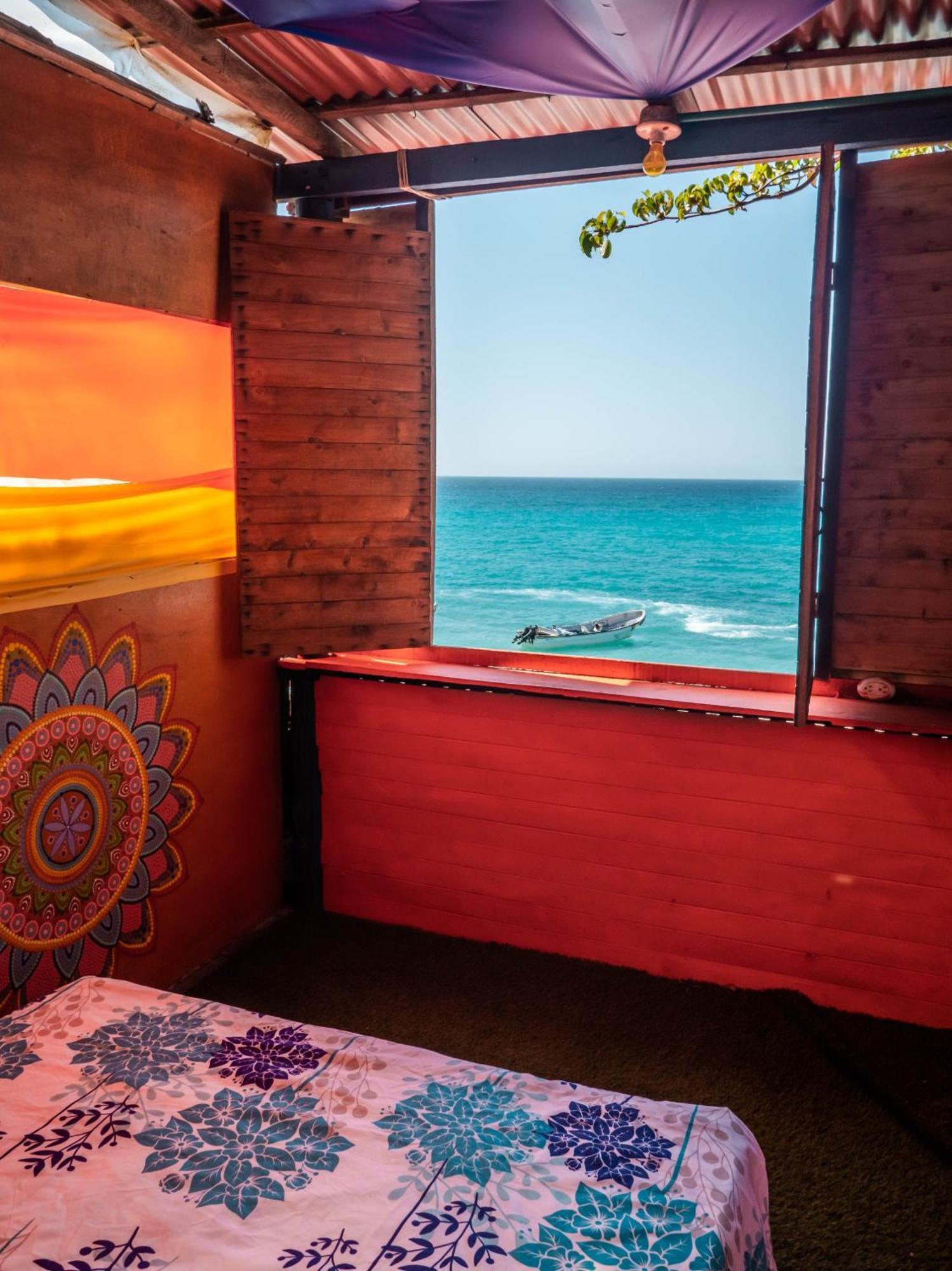 A Orilla Del Mar En Baru Hostel Cartagena Bagian luar foto