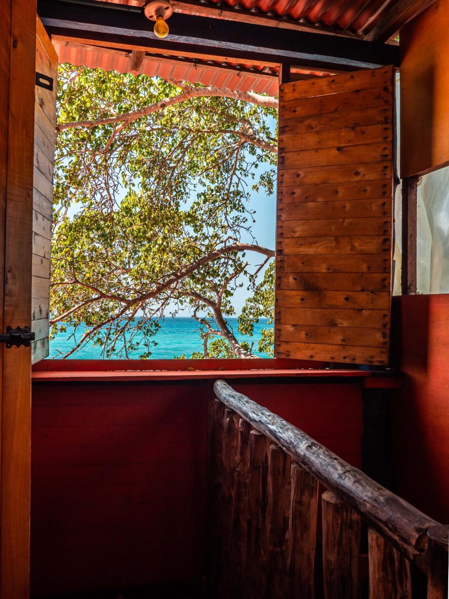 A Orilla Del Mar En Baru Hostel Cartagena Bagian luar foto